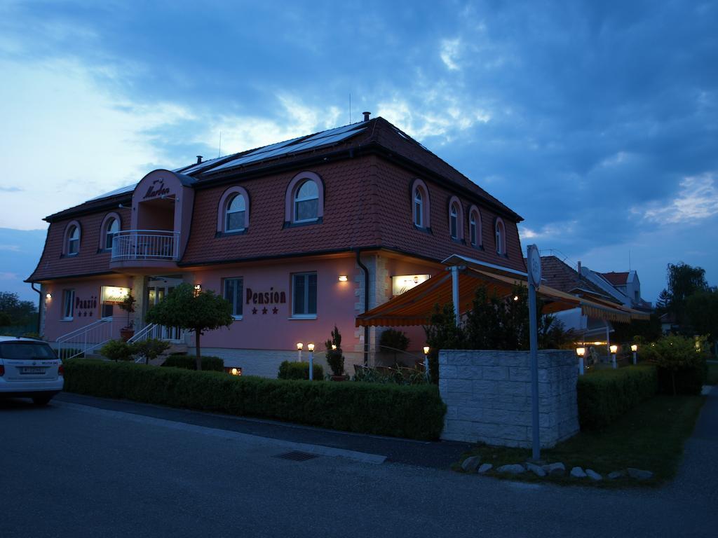 Bed and Breakfast Marben Panzió Hegykő Exterior foto